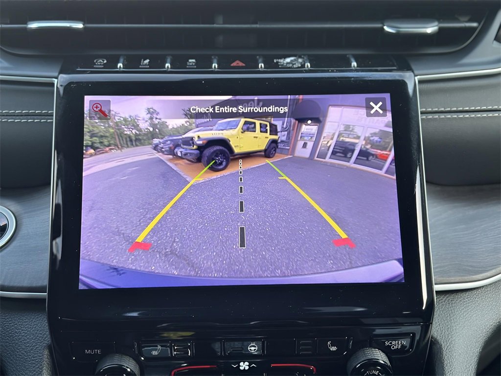 Used 2023 Jeep Grand Cherokee Limited image 19