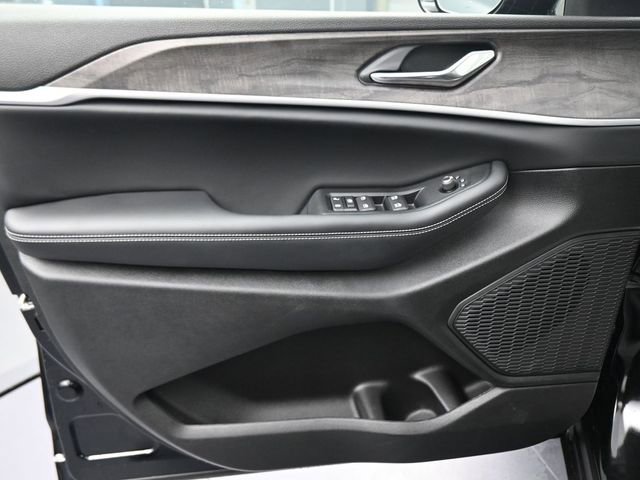 New 2026 Jeep Grand Cherokee Altitude AWD/4WD image 31