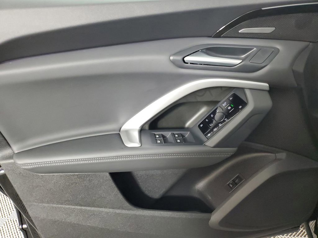 Used 2025 Audi Q5 Premium Plus w/ Premium Plus image 19