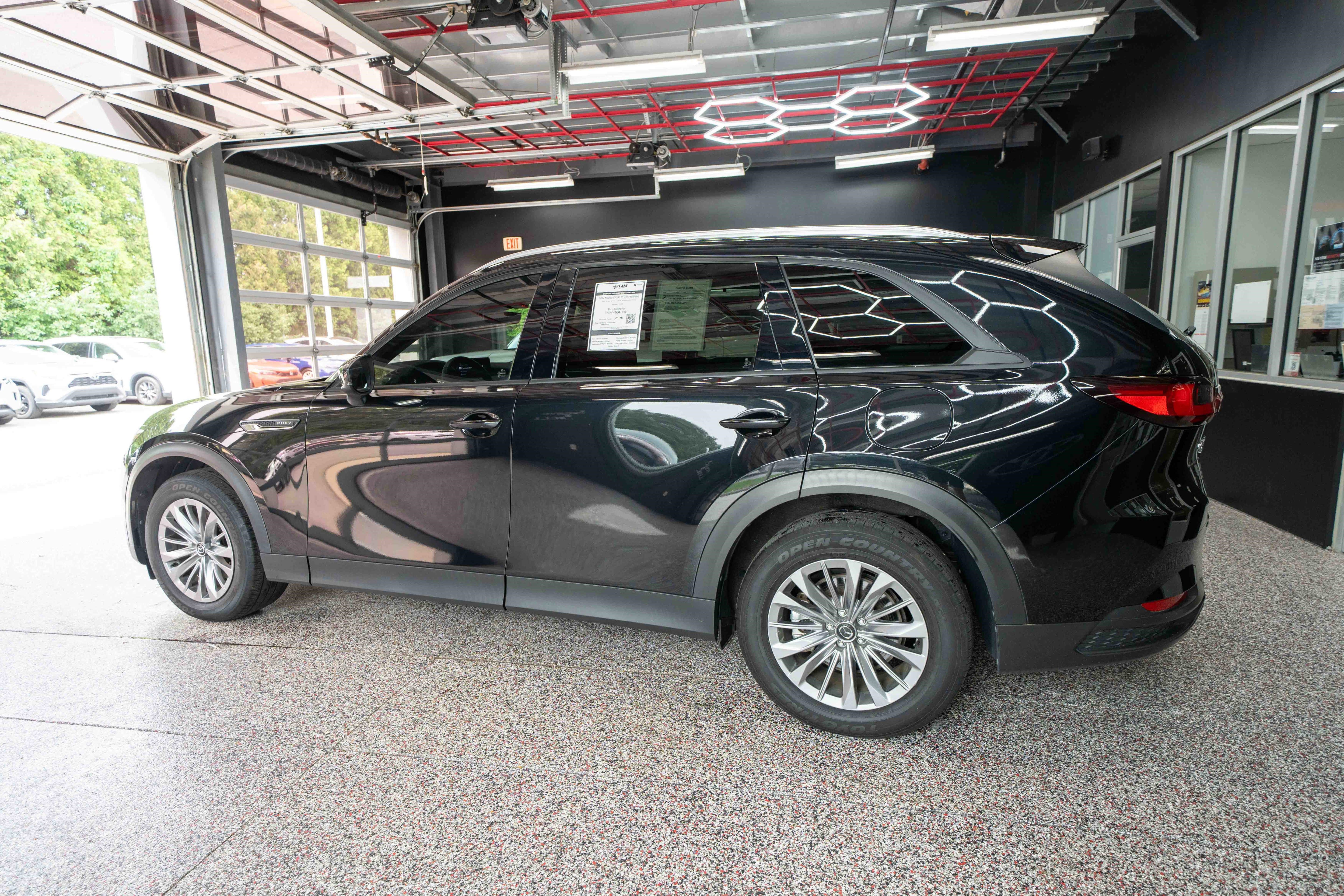 Used 2024 MAZDA CX-90 Plug-In Hybrid w/ Preferred AWD/4WD image 2