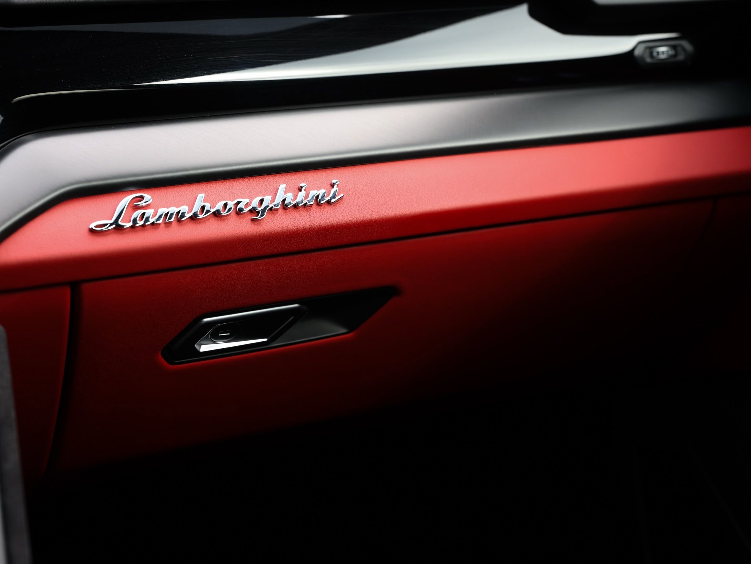 Used 2023 Lamborghini Urus S image 8