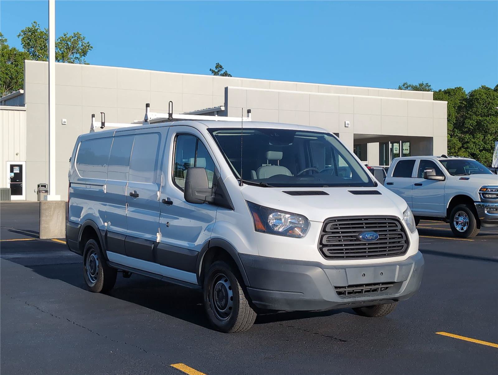 Used 2017 Ford Transit 250 130 Low Roof RWD image 10