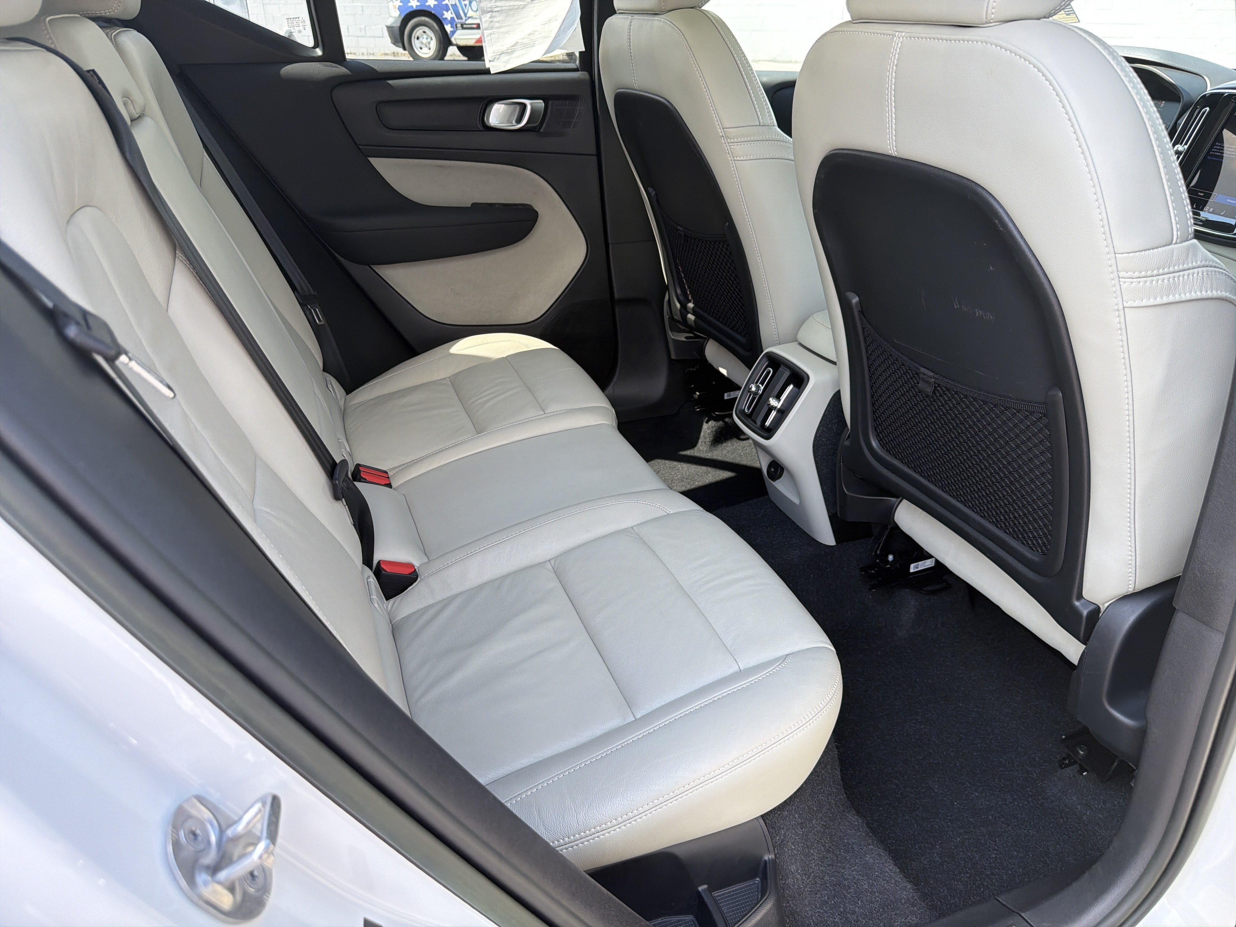 Used 2023 Volvo XC40 B4 Ultimate FWD image 18