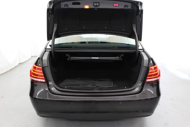 Used 2014 Mercedes-Benz E 350 4MATIC Sedan image 9