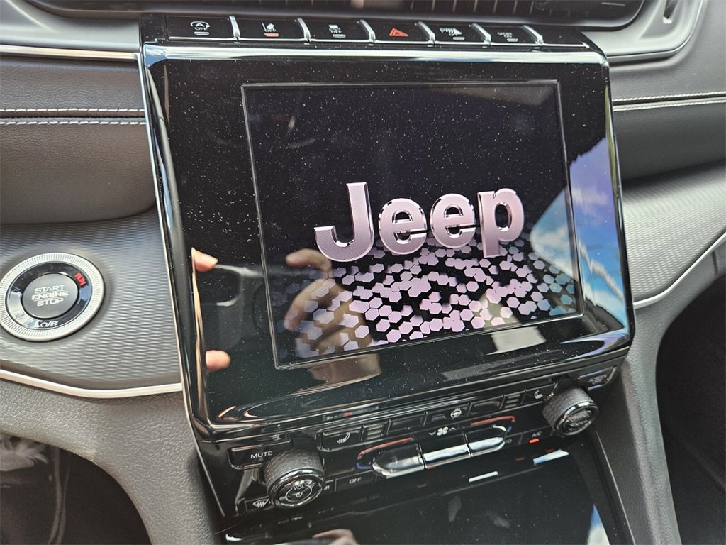 New 2024 Jeep Grand Cherokee L Laredo w/ Luxury Tech Group I image 15