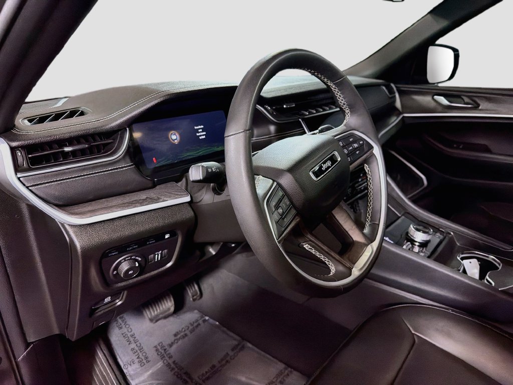 Used 2025 Jeep Grand Cherokee Limited 4xe AWD/4WD image 11