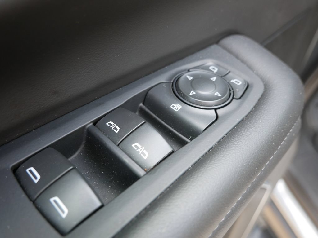 Used 2025 Chevrolet Suburban Z71 AWD/4WD image 21