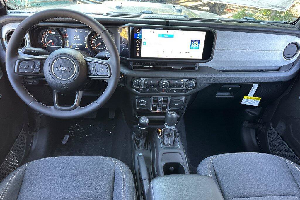New 2026 Jeep Gladiator Sport AWD/4WD image 13