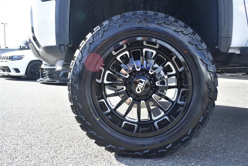 Used 2025 GMC Sierra 3500 AT4 w/ AT4 Premium Plus Package image 10