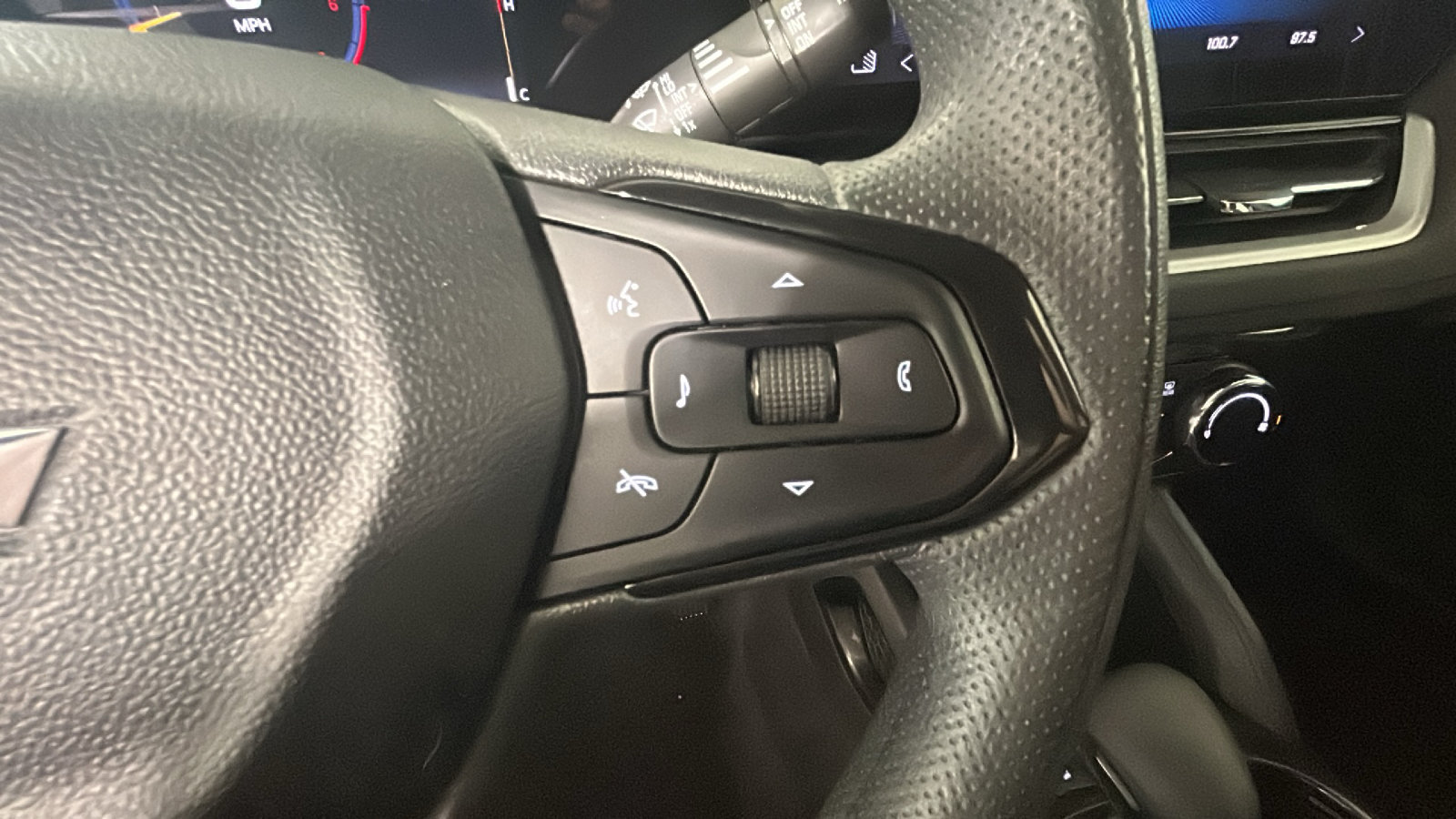 Used 2025 Chevrolet TrailBlazer LT FWD image 20