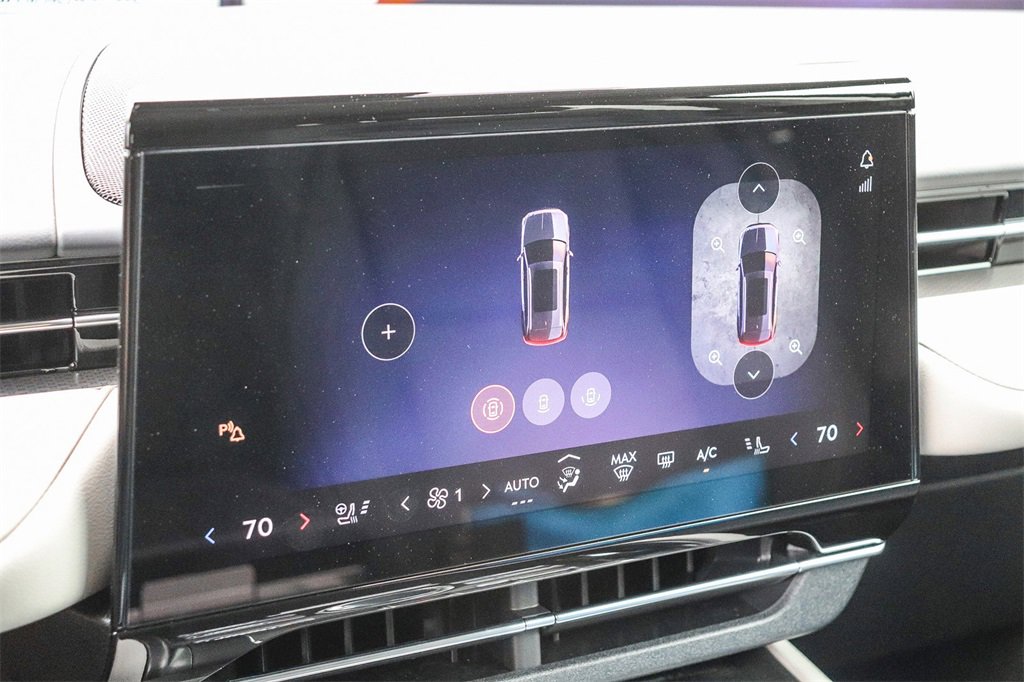 Used 2025 Lincoln Nautilus Premier image 27