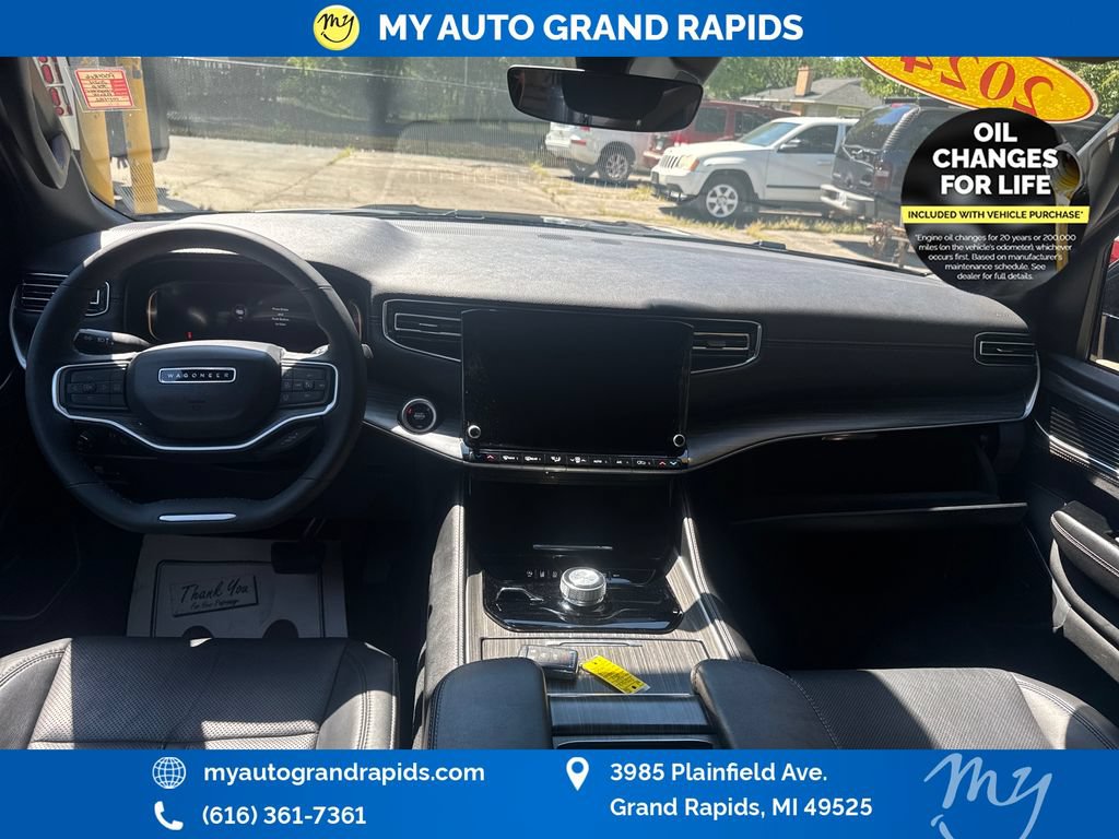 Used 2024 Jeep Wagoneer L Series II w/ Flexible Seating Group AWD/4WD image 12