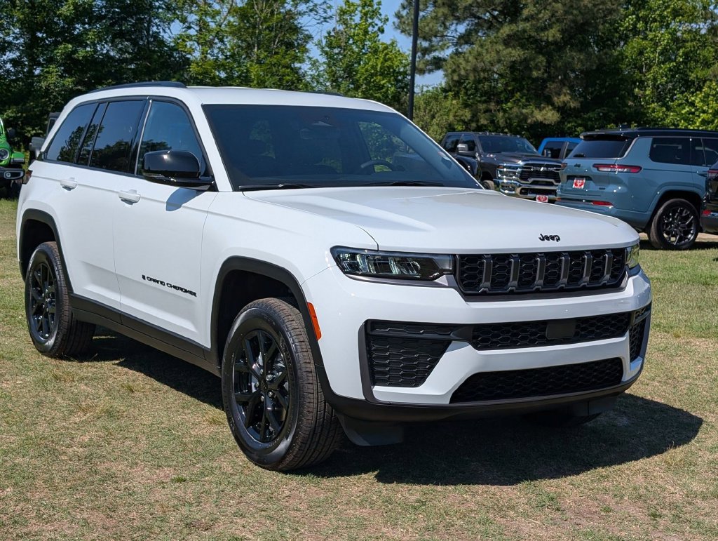 New 2026 Jeep Grand Cherokee Altitude RWD image 2