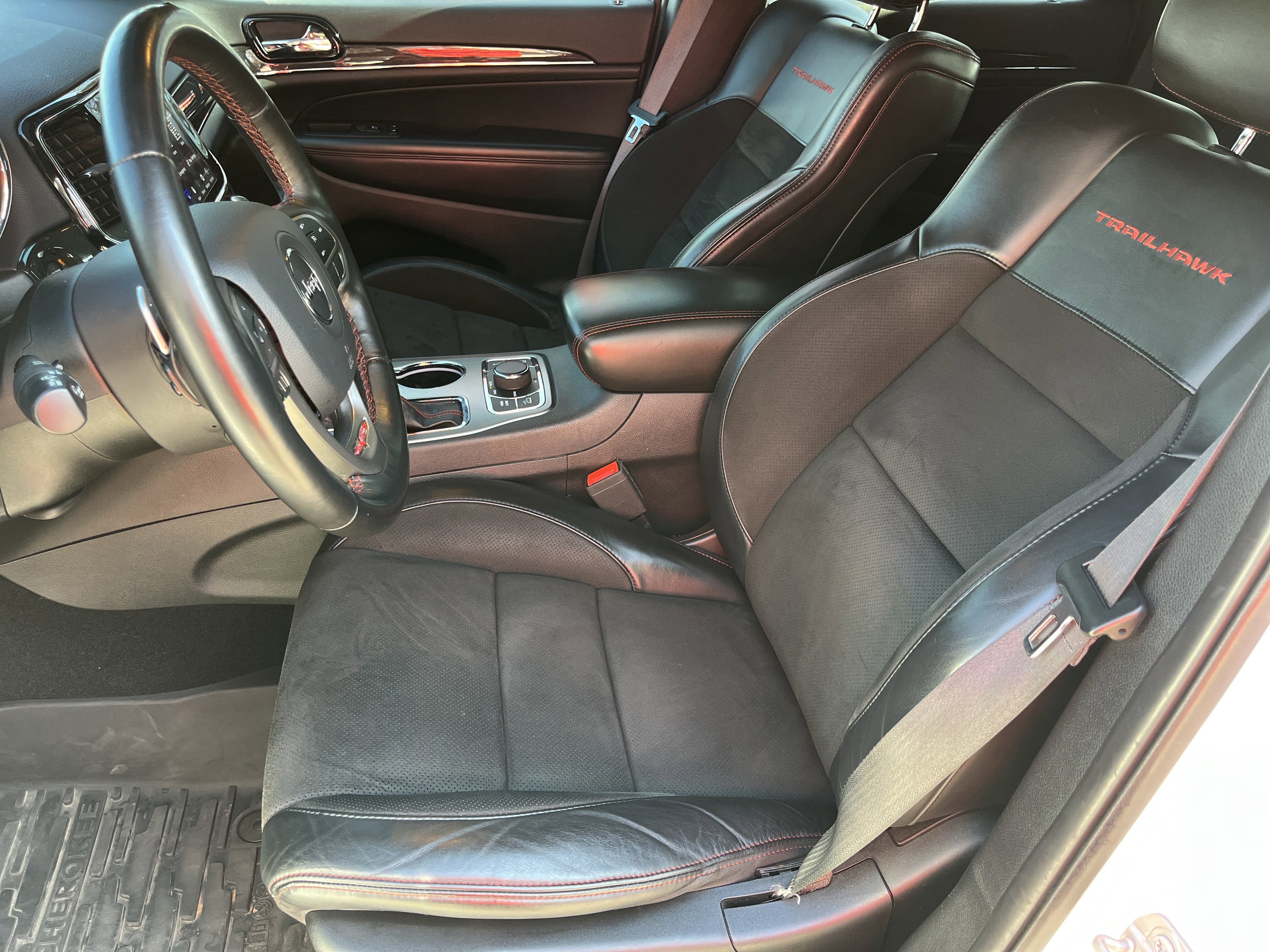 Used 2020 Jeep Grand Cherokee Trailhawk AWD/4WD image 20