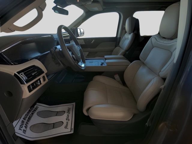 Used 2023 Lincoln Navigator Reserve image 5