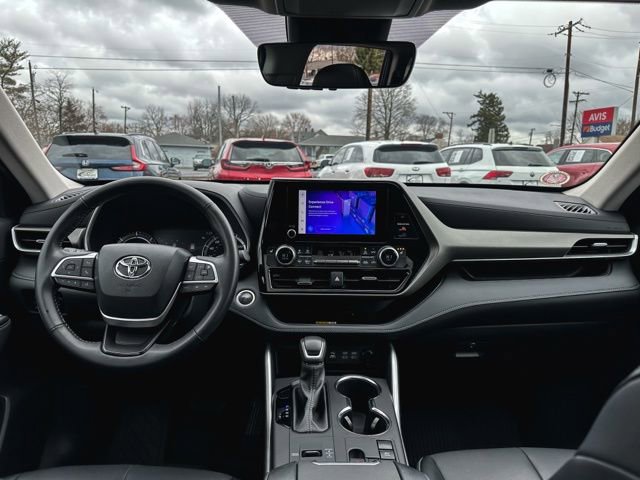 Used 2024 Toyota Highlander XLE image 20