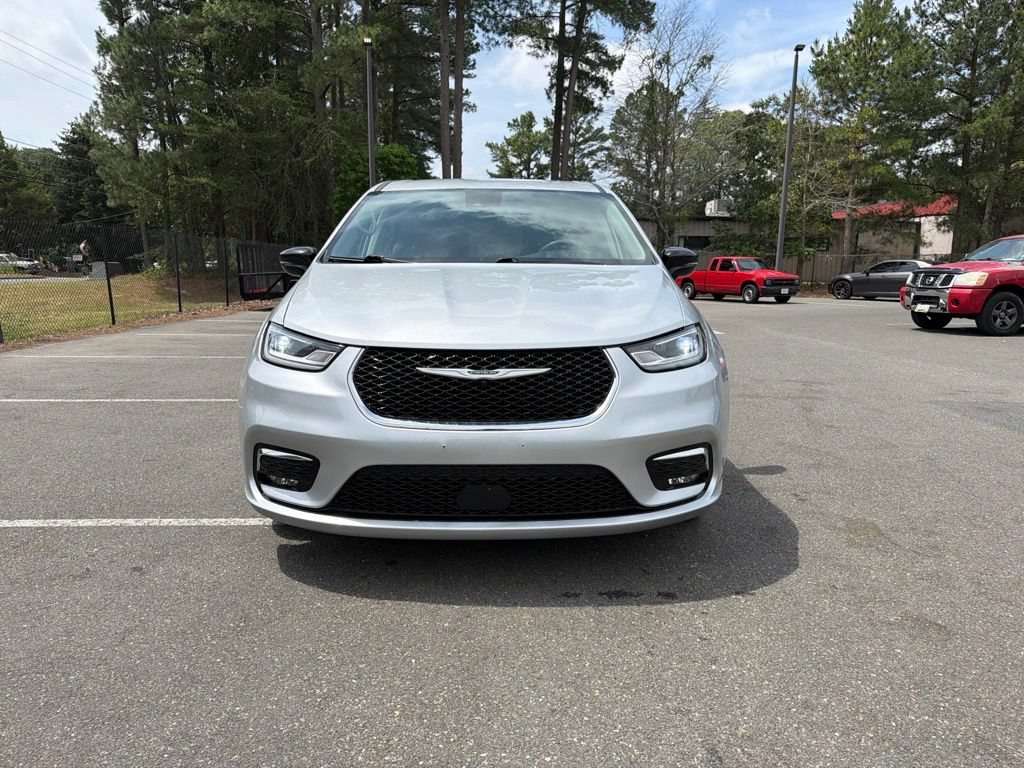 Used 2024 Chrysler Pacifica Limited FWD image 3