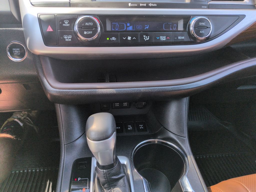 Used 2018 Toyota Highlander Limited AWD/4WD image 18