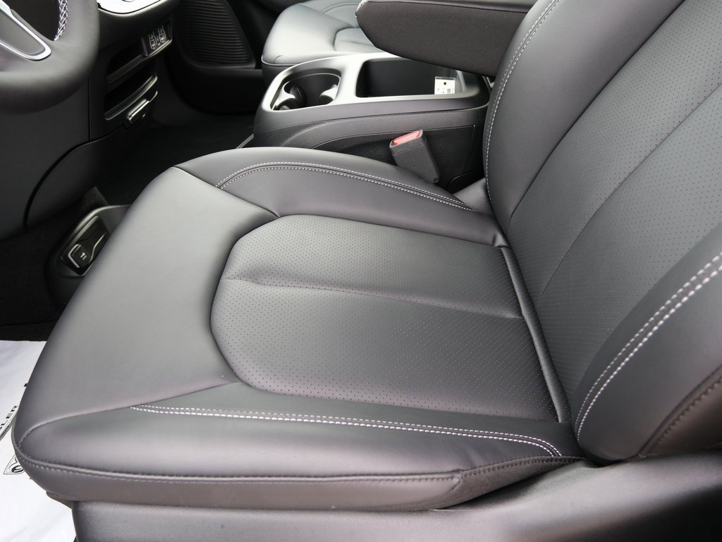 New 2025 Chrysler Pacifica Select image 25