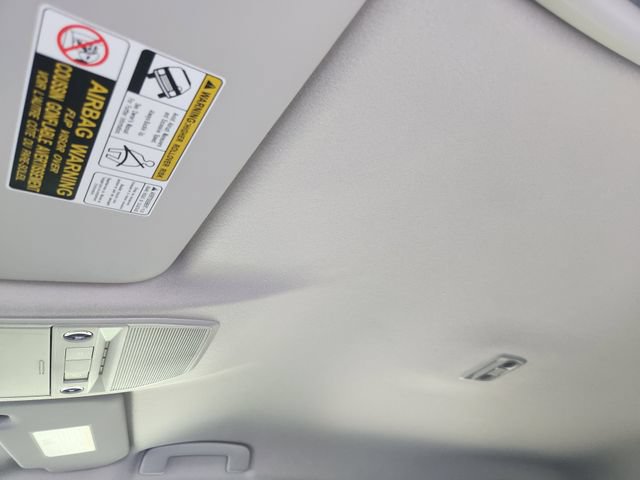 New 2025 Nissan Kicks SR w/ Illumination Package FWD image 19