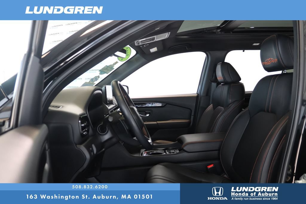 Used 2025 Honda Pilot TrailSport image 13