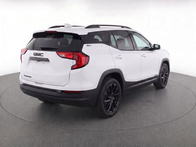 Used 2023 GMC Terrain SLT w/ Tech Package FWD image 4