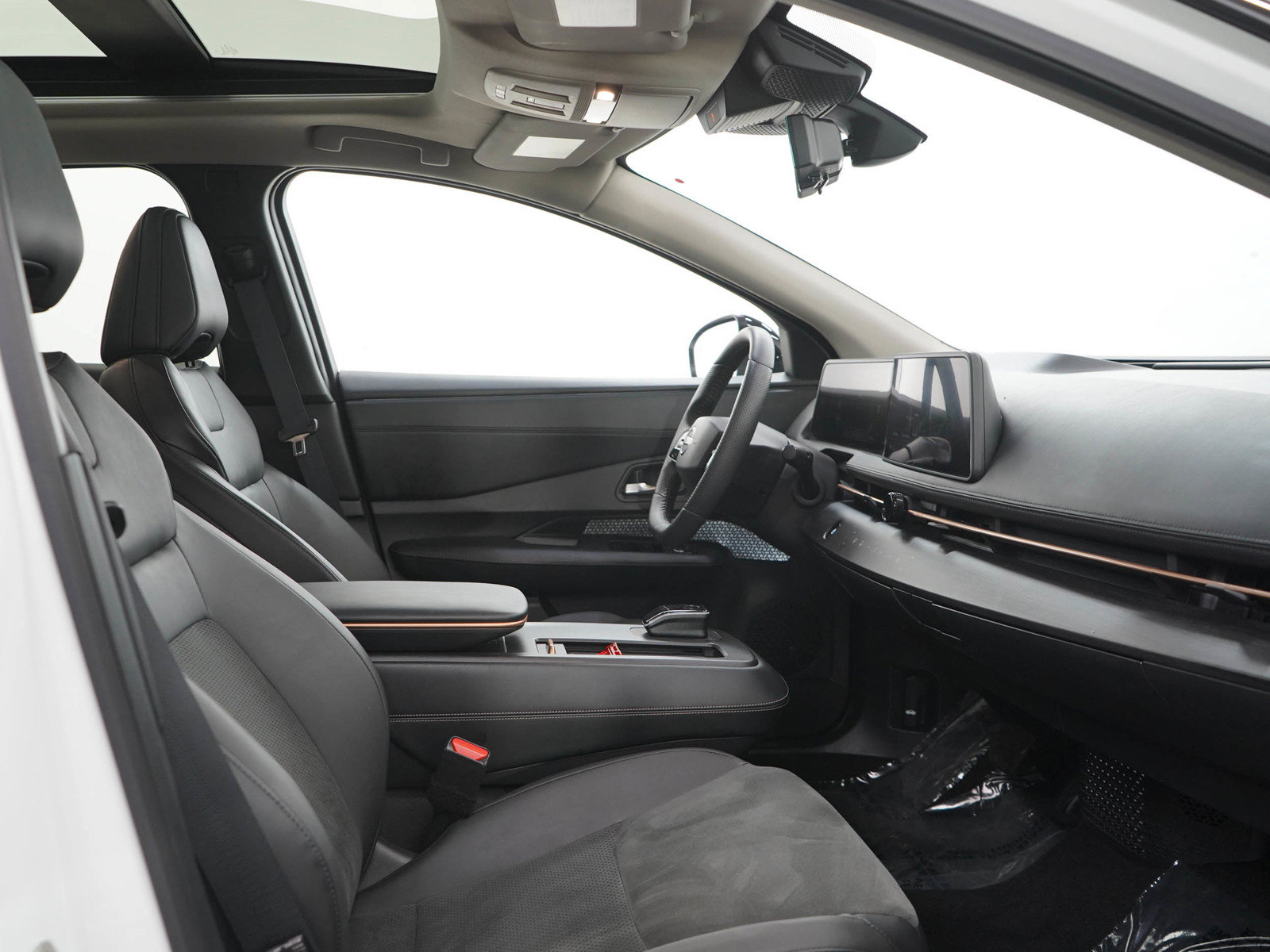 Used 2025 Nissan Ariya AWD image 11