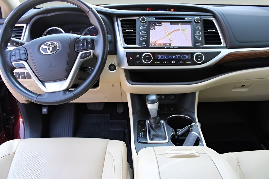 Used 2018 Toyota Highlander Limited Platinum AWD/4WD image 8