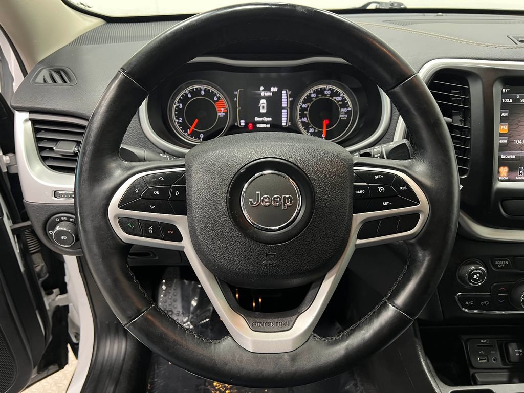 Used 2018 Jeep Cherokee Latitude Plus w/ Comfort/Convenience Group image 20