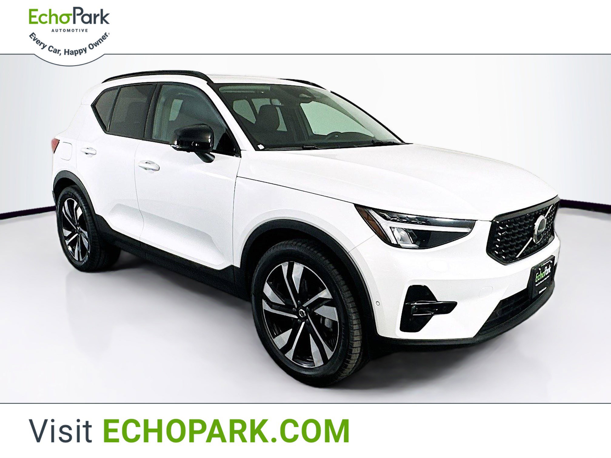 Used 2025 Volvo XC40 B5 Plus image 1