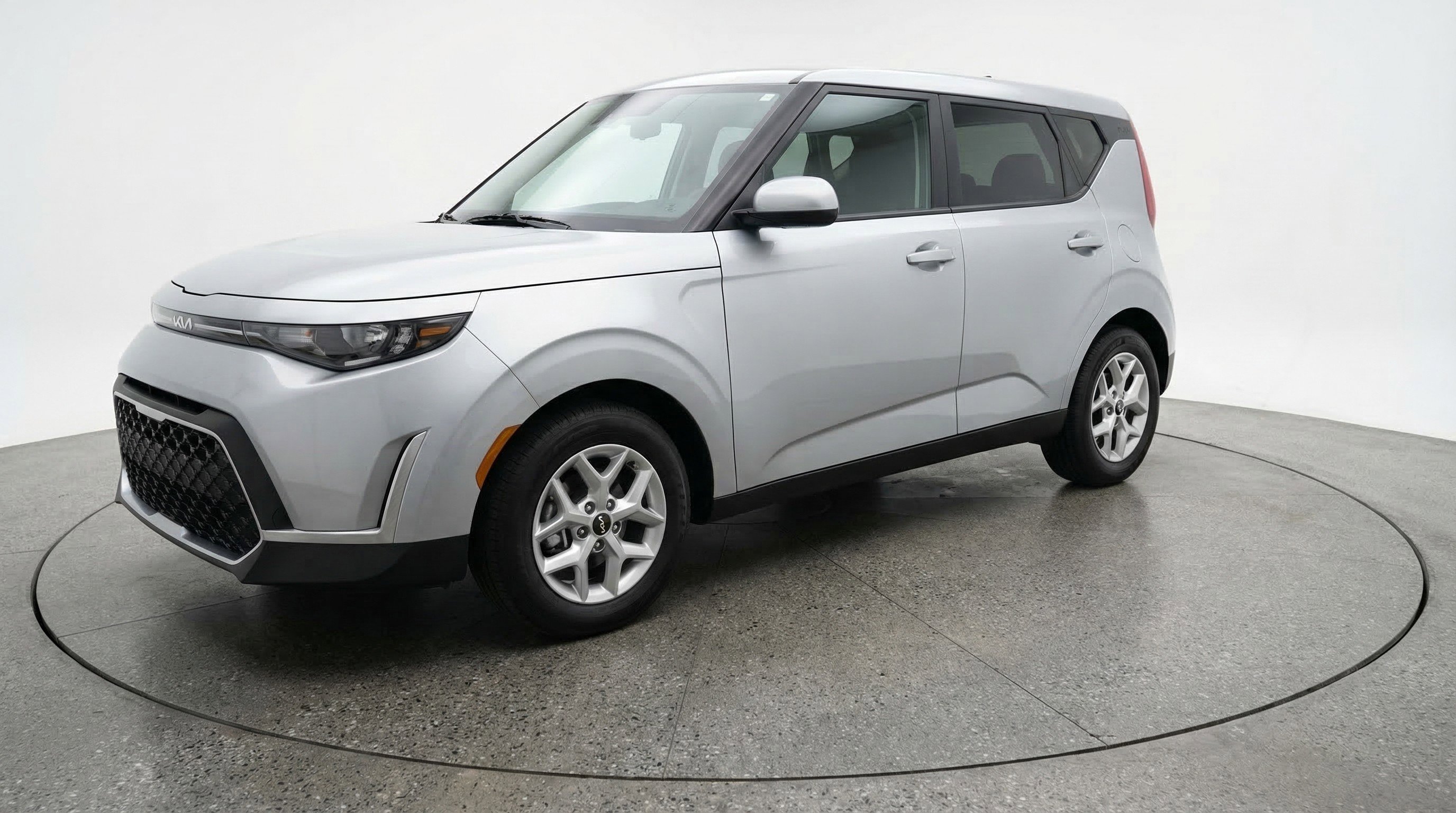 Used 2025 Kia Soul LX w/ LX Technology Package image 3