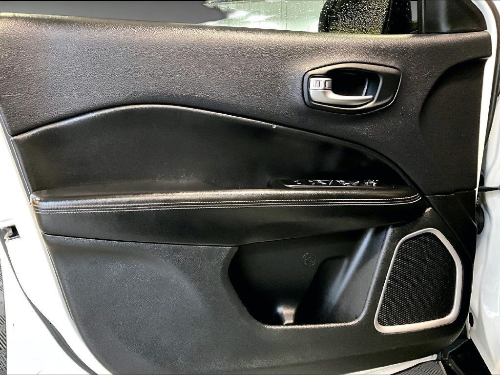 Used 2018 Jeep Compass Latitude w/ Popular Equipment Group AWD/4WD image 9