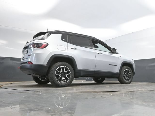 Used 2025 Jeep Compass Trailhawk AWD/4WD image 46