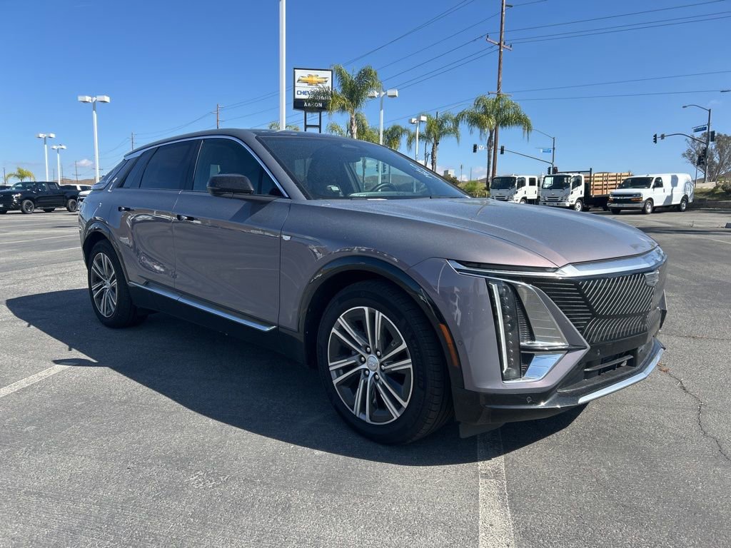 Used 2024 Cadillac Lyriq Luxury AWD/4WD image 3