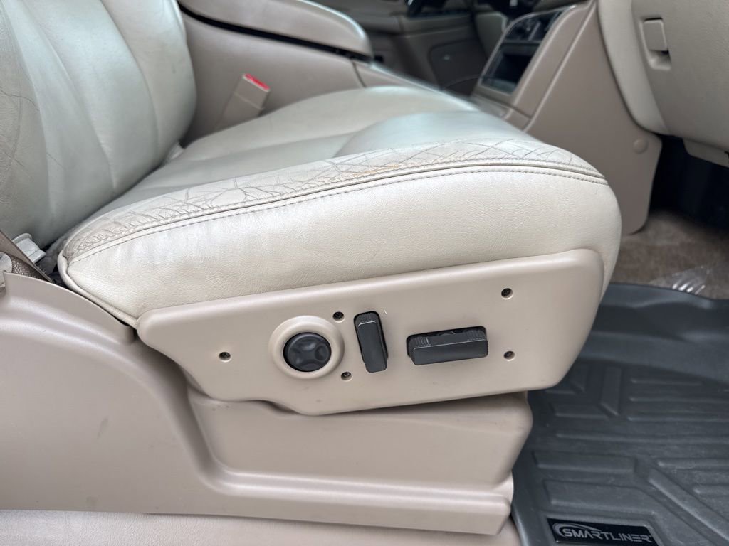 Used 2004 Chevrolet Suburban 2500 LT w/ Preferred Equipment Group image 37