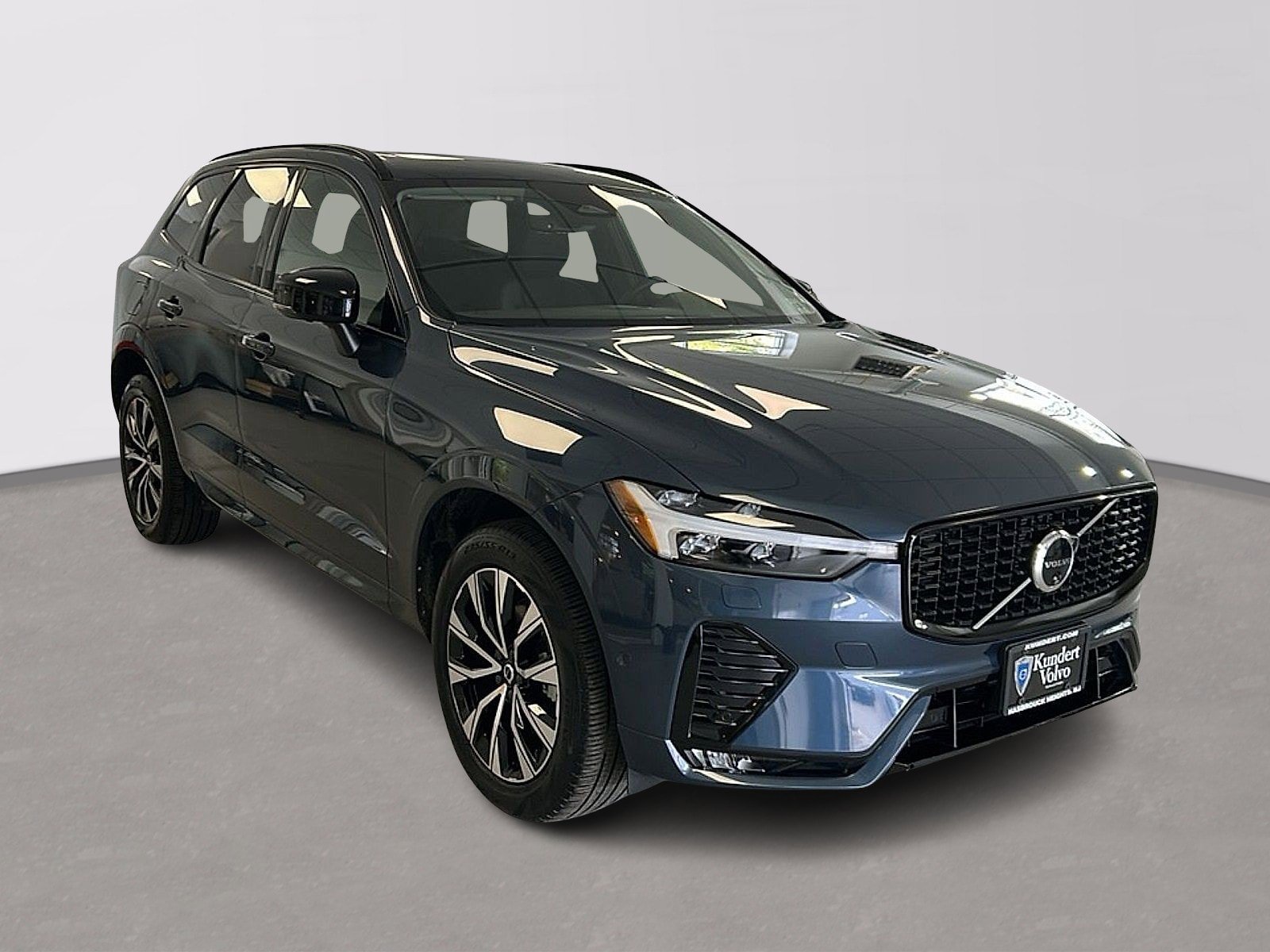 Certified 2024 Volvo XC60 B5 Plus AWD/4WD image 1