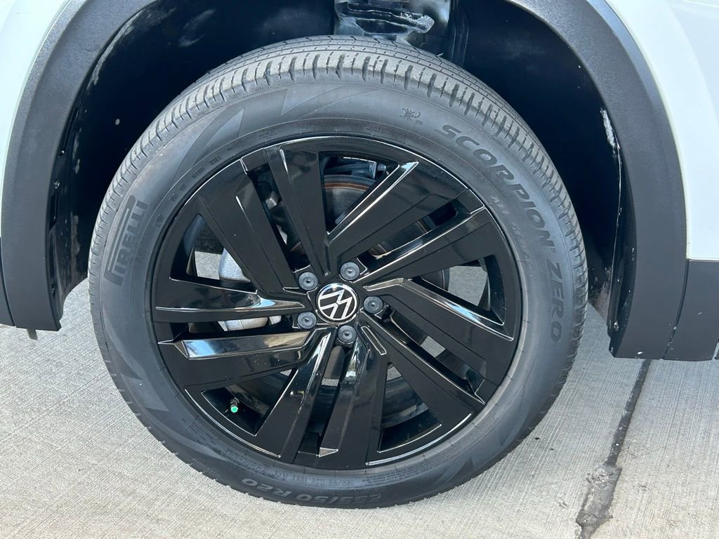 Used 2022 Volkswagen Atlas Cross Sport SE w/ Black Wheel Package image 22