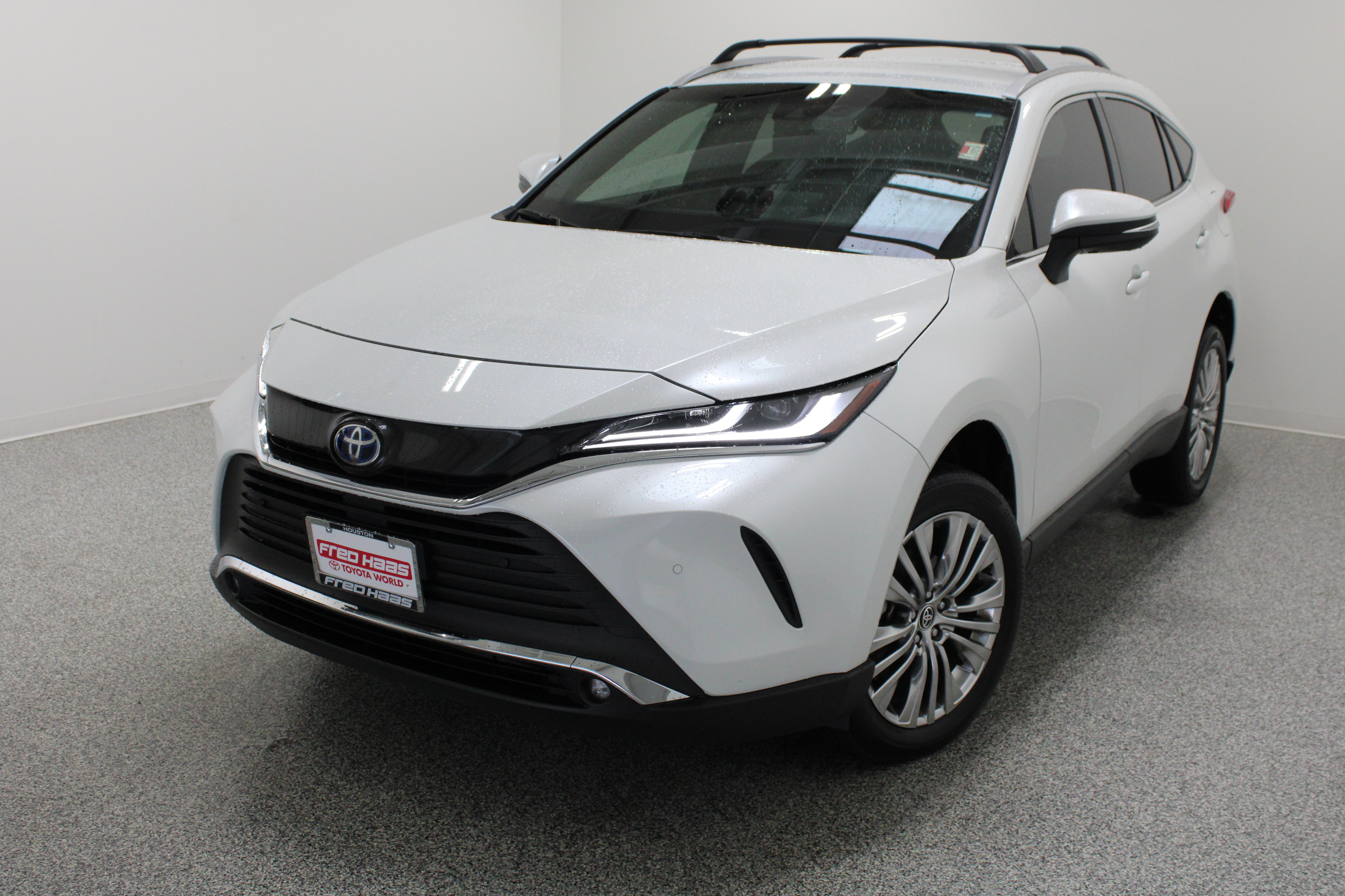 Certified 2024 Toyota Venza XLE AWD/4WD image 2