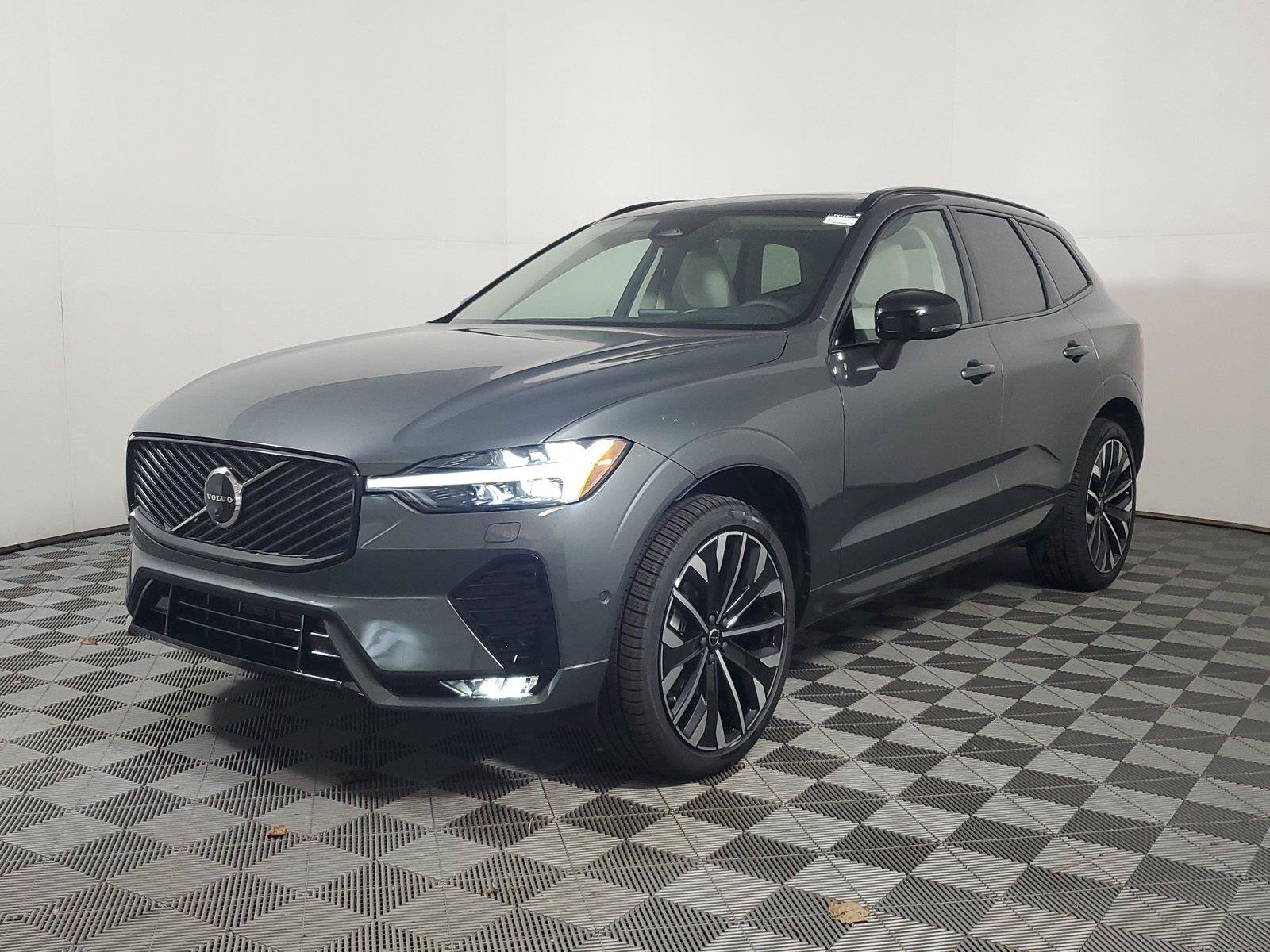 New 2027 Volvo XC60 B5 Ultra AWD/4WD image 3