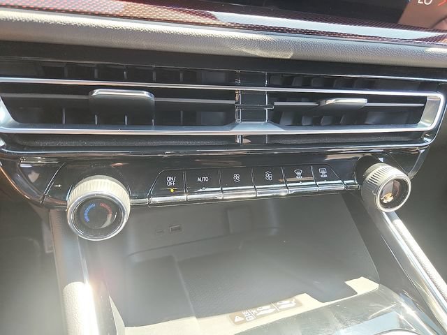 Used 2024 Chevrolet Traverse Z71 w/ Enhanced Driving Package AWD/4WD image 19
