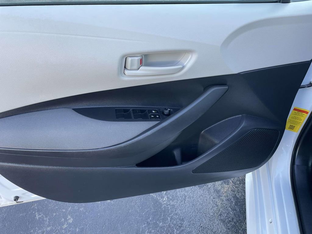 Used 2025 Toyota Corolla LE image 26