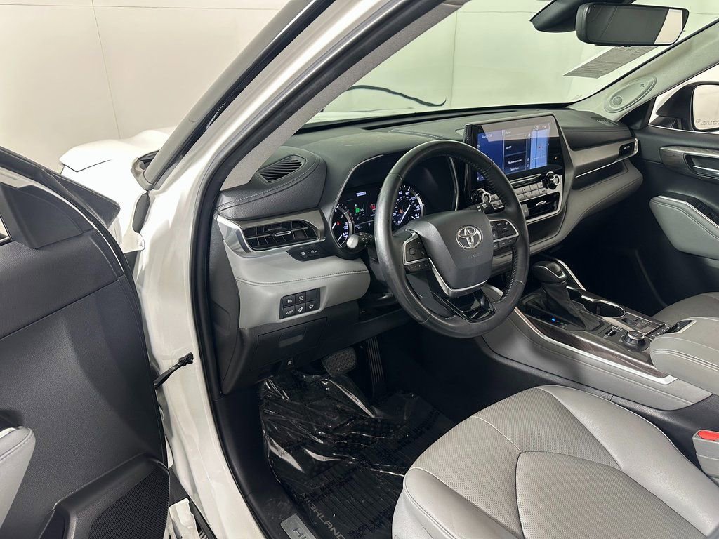 Used 2020 Toyota Highlander Limited image 17