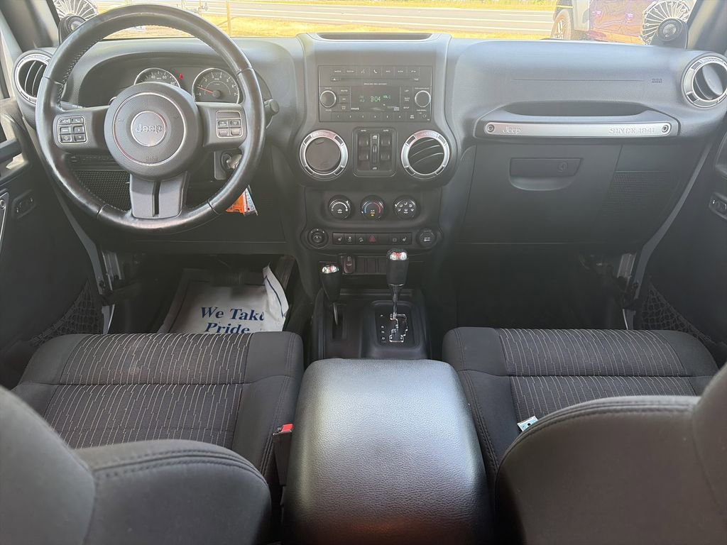 Used 2012 Jeep Wrangler Unlimited Rubicon w/ Connectivity Group AWD/4WD image 14