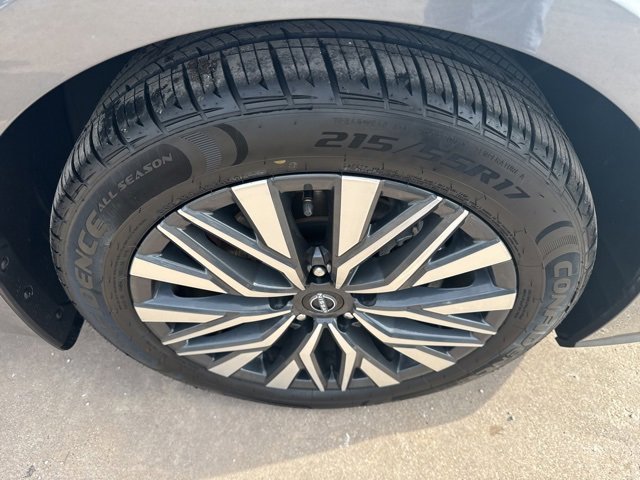 Used 2024 Nissan Altima 2.5 SV w/ SV Premium Package image 19