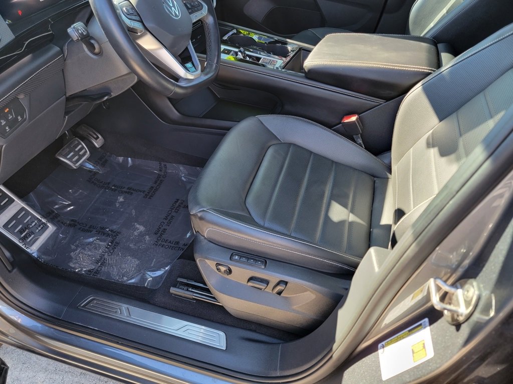 Used 2024 Volkswagen Atlas Cross Sport SEL R-Line image 12