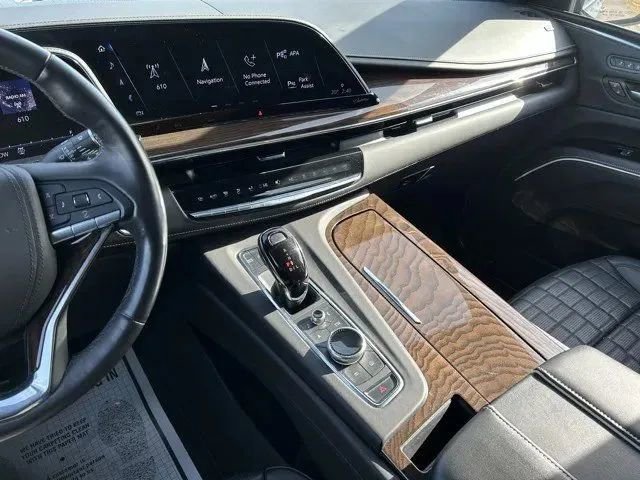 Used 2024 Cadillac Escalade Premium Luxury Platinum image 28