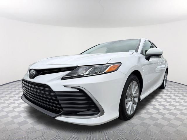Used 2021 Toyota Camry LE image 1