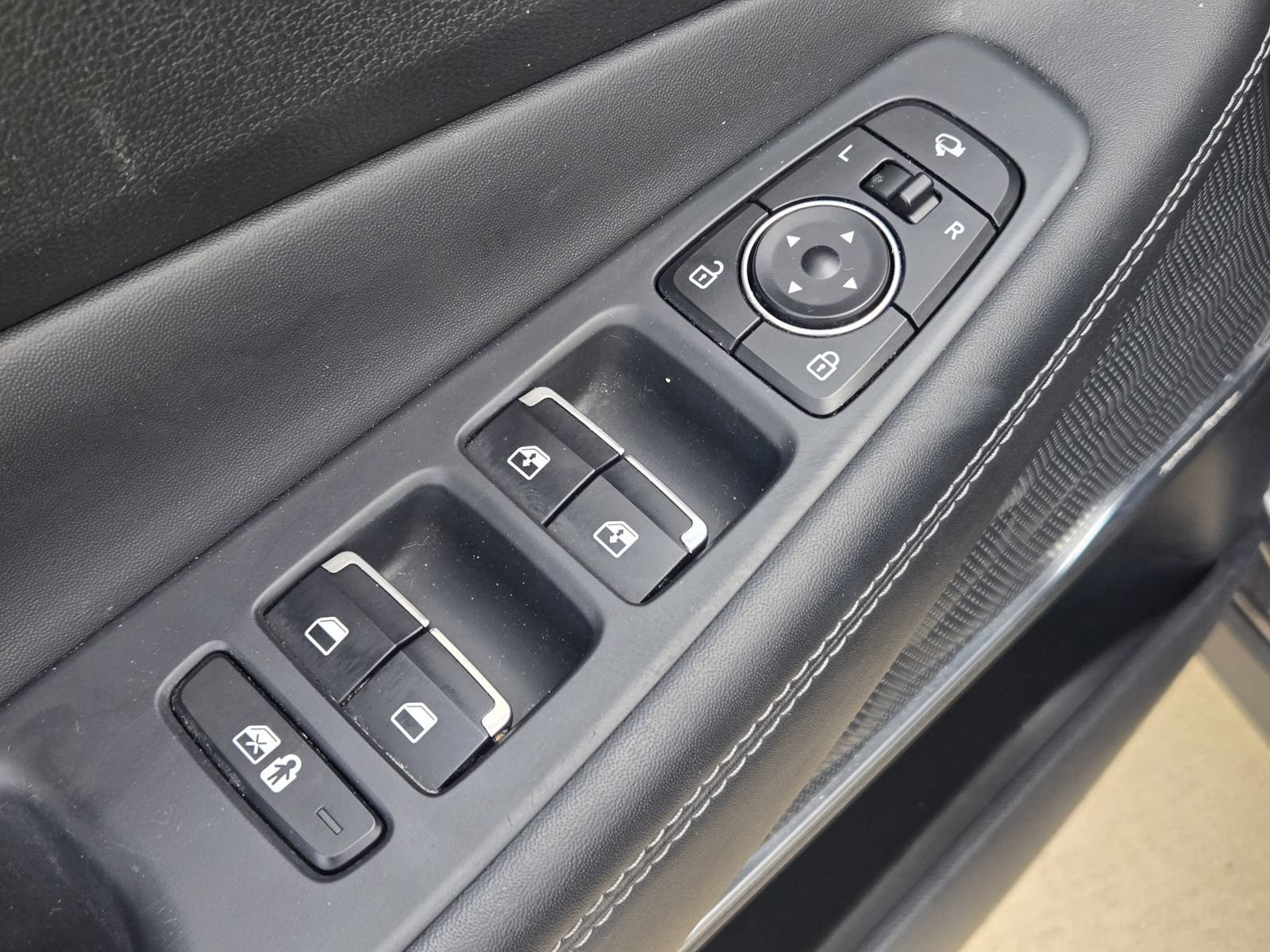 Used 2022 Hyundai Santa Fe Limited AWD/4WD image 23