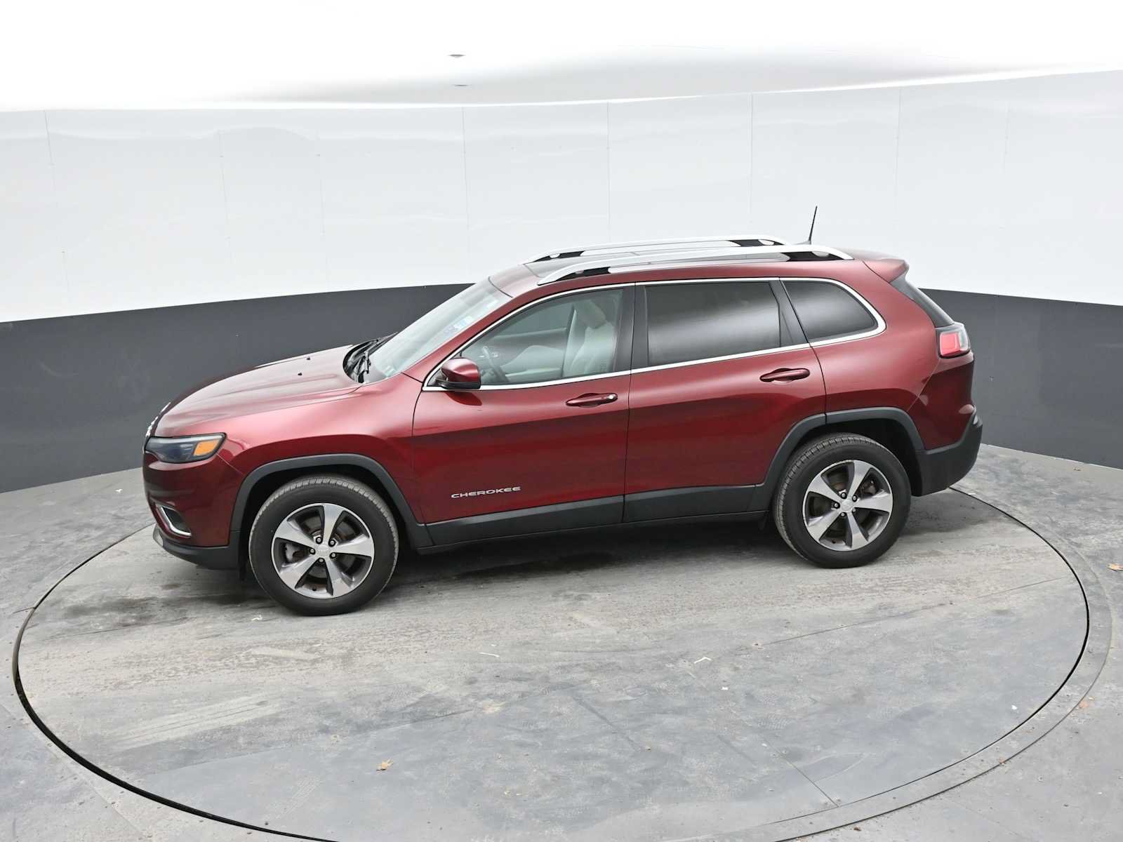 Used 2019 Jeep Cherokee Limited AWD/4WD image 14
