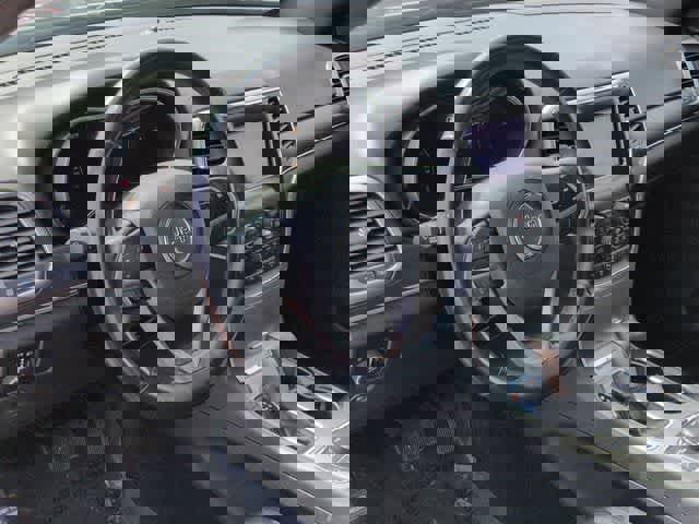 Used 2018 Jeep Grand Cherokee Limited image 10